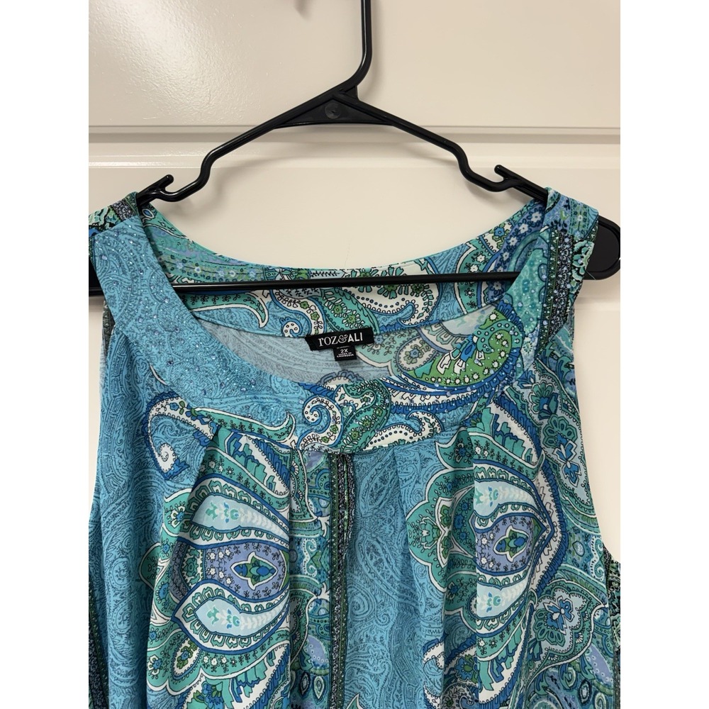 Roz & Ali Women 2X Blue Paisley Sleeveless Beaded Blouse Built In Tank Top